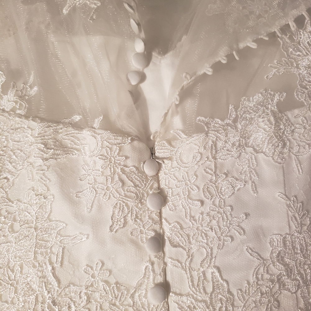 Size 14 white New wedding dress never worn